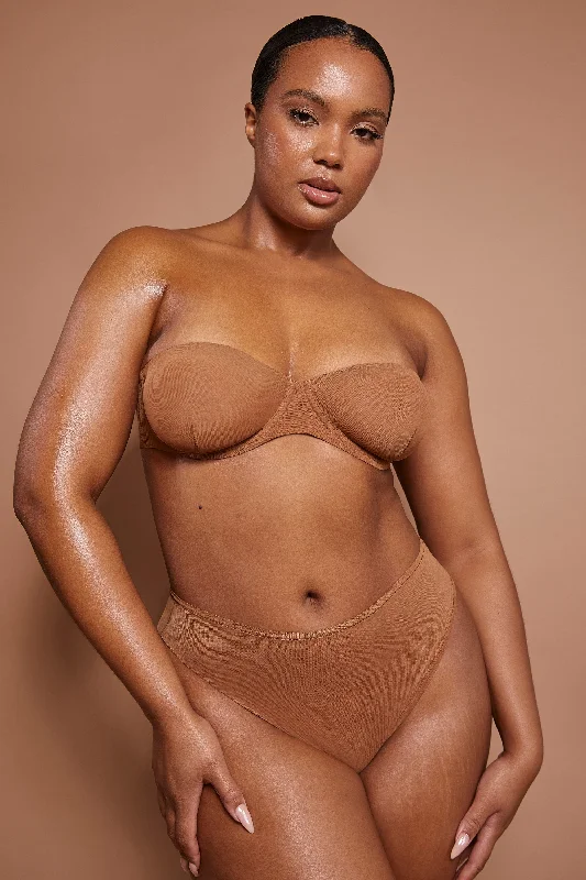 Soft Mesh Strapless Bra in Almond Trendy Lace Bra